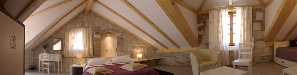 Triple Room | Pillowtop beds, desk, soundproofing, free WiFi