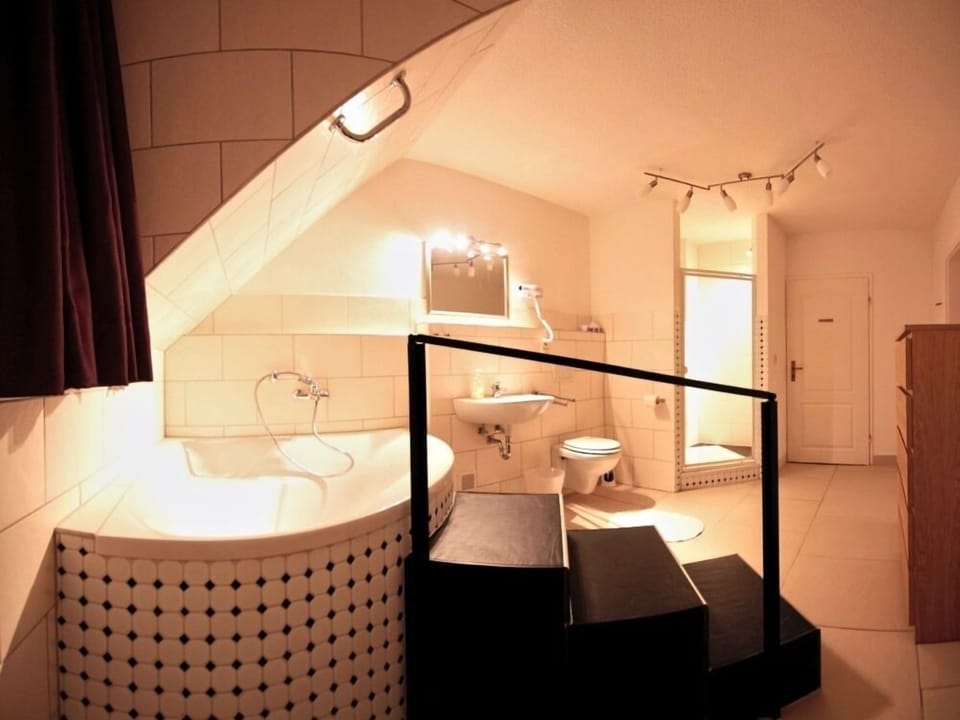Comfort Double Room, Ensuite | Free cribs/infant beds, free WiFi, bed sheets