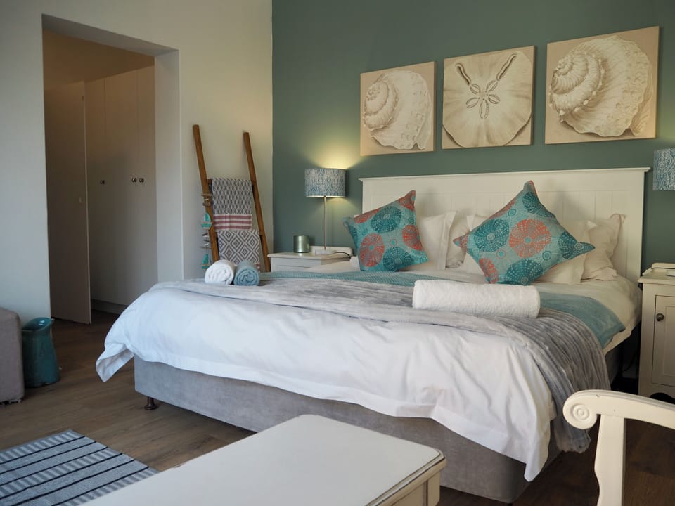 Deluxe Double Room | 1 bedroom, premium bedding, minibar, in-room safe
