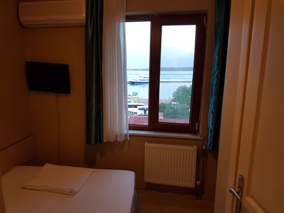 Single Room | In-room safe, free WiFi, bed sheets