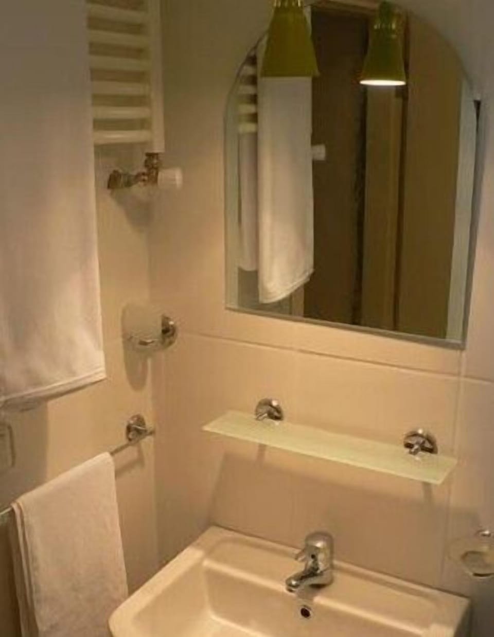Bathroom sink