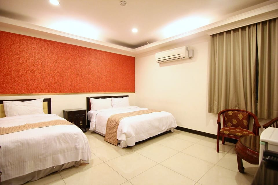 Standard Triple Room | Desk, blackout drapes, free WiFi, bed sheets