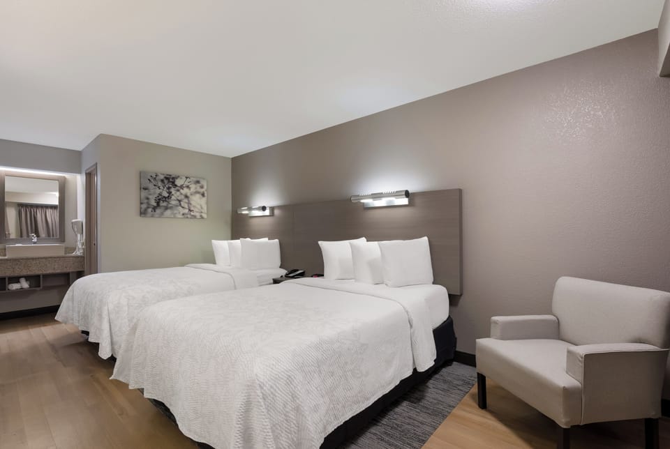 Red Roof Inn PLUS+ Chicago - Naperville Hotel in Warrenville