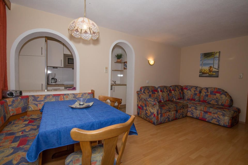 Apartment (Typ C) | Living room | Flat-screen TV