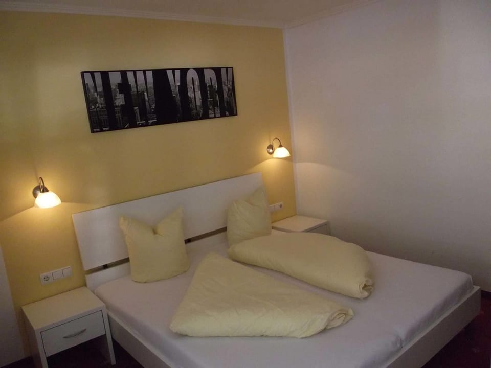 Apartment (Typ 8) | Desk, blackout drapes, soundproofing, WiFi (free)