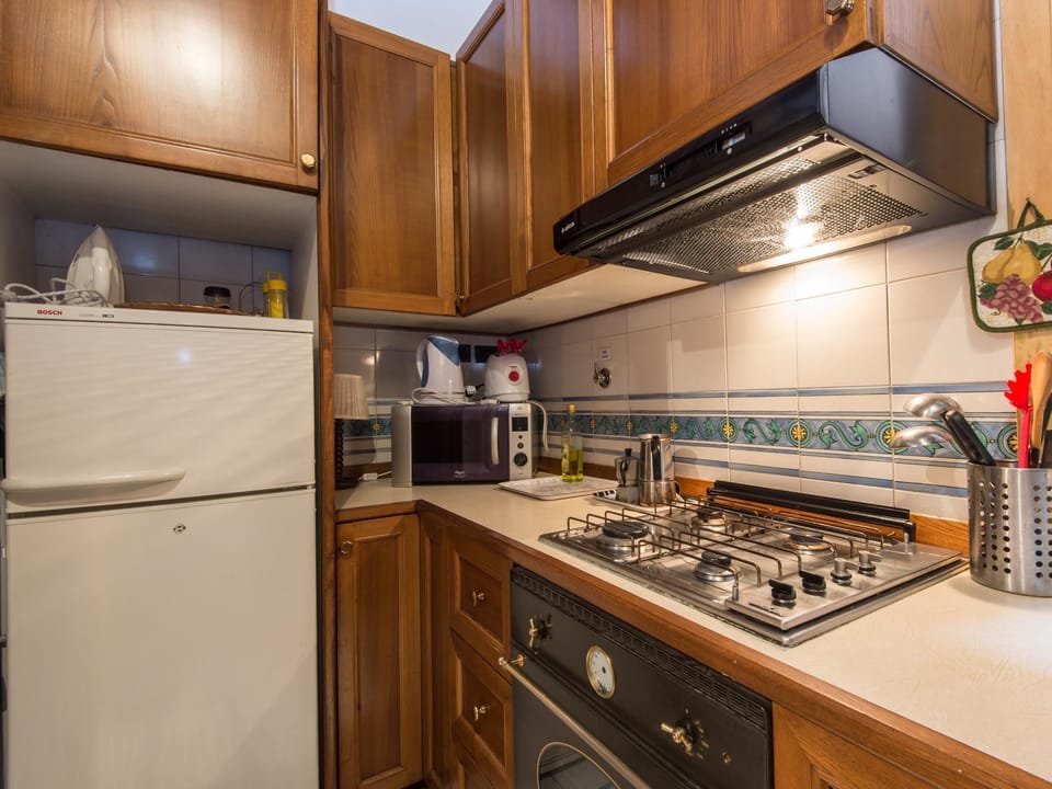 Apartment (2 Bedrooms) | Private kitchen | Oven