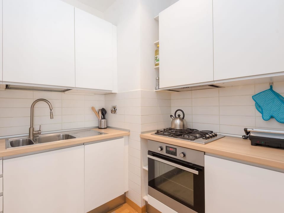 Apartment, 2 Bedrooms | Private kitchen | Microwave, oven, dishwasher, coffee/tea maker