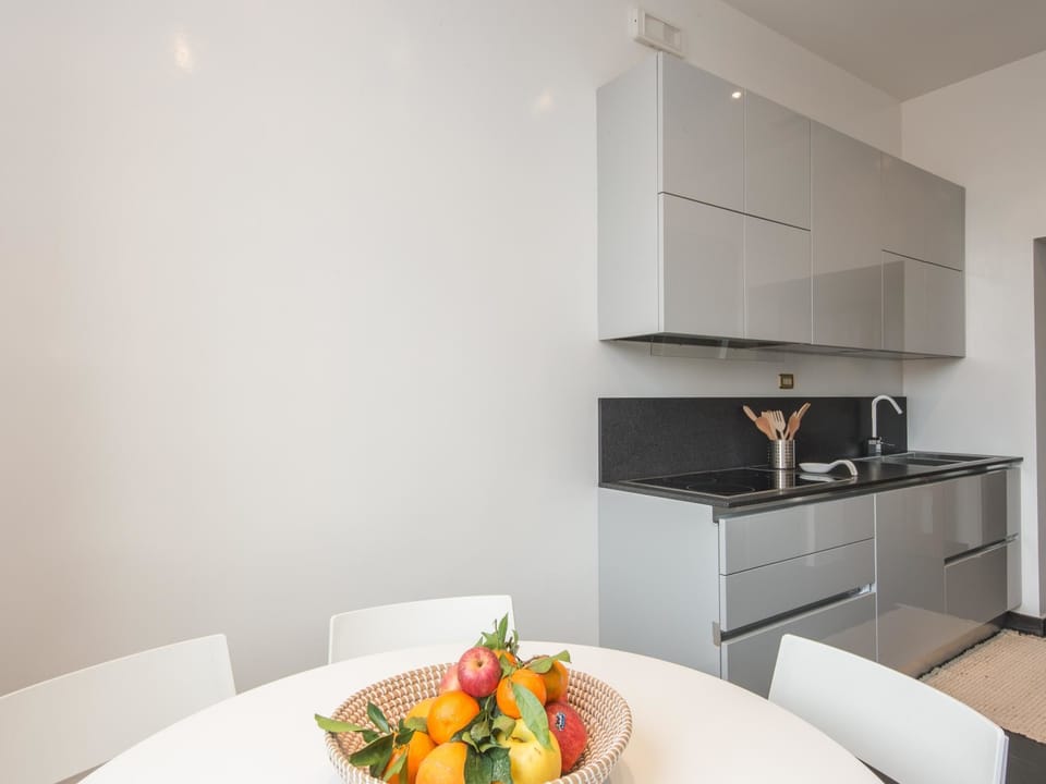 City Apartment, 3 Bedrooms, 2 Bathrooms | Private kitchen | Microwave, oven, dining table