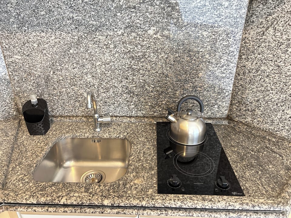 Apartamento, 1 dormitorio (Frente Mar) | Private kitchen | Microwave, stovetop, cookware/dishes/utensils