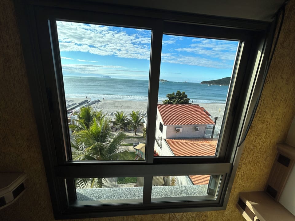 Apartment, 2 Bedrooms (Frente Mar) | Premium bedding, in-room safe, desk, free WiFi
