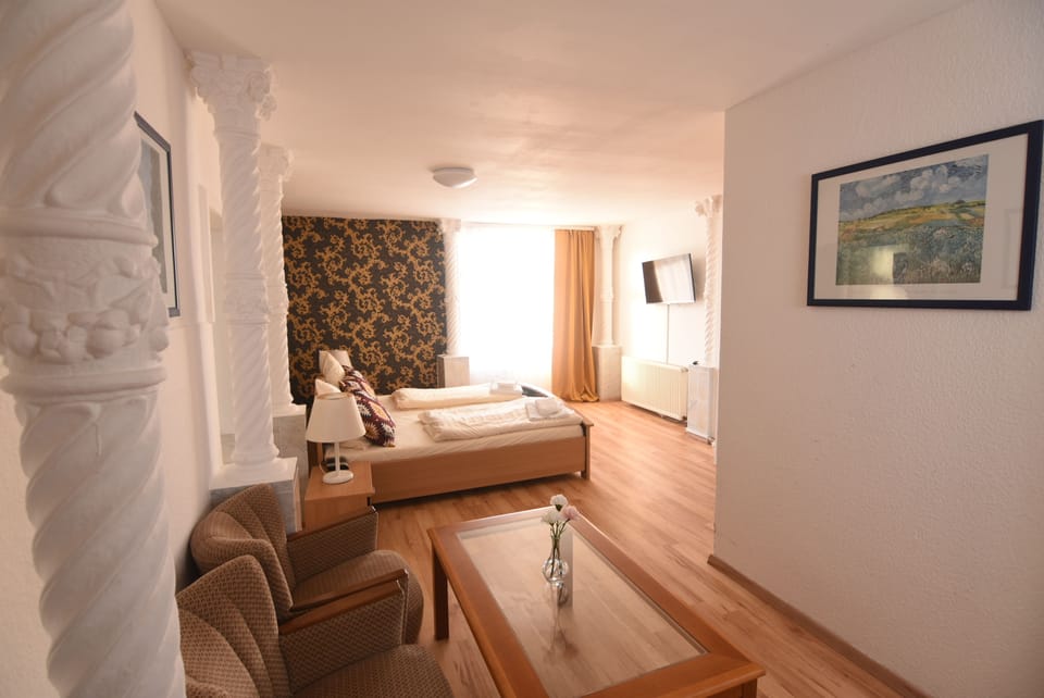 Comfort Double Room | Desk, blackout drapes, WiFi (free)