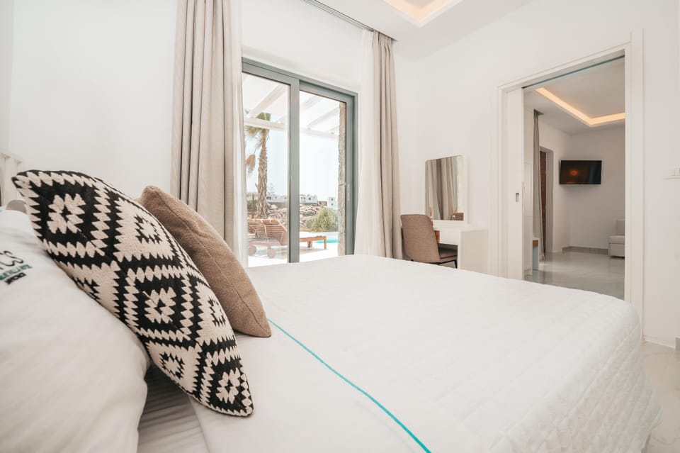 Deluxe 1 bedroom apartment , private pool side sea view | Individually decorated, iron/ironing board, free WiFi, bed sheets