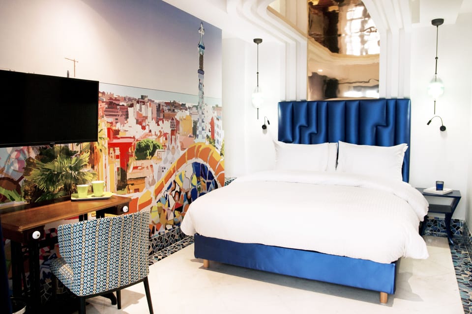 Room Signature GAUDI | Egyptian cotton sheets, premium bedding, minibar, in-room safe
