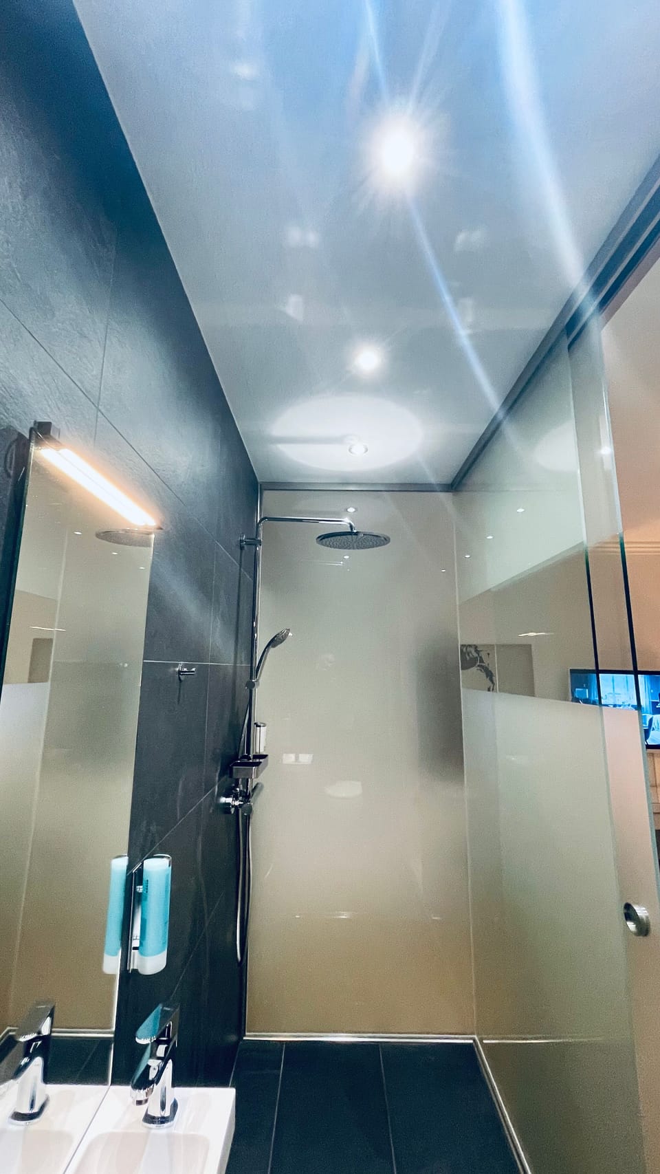 Deluxe Double Room, 1 Queen Bed, Non Smoking, Garden View | Individually decorated, individually furnished, desk, laptop workspace