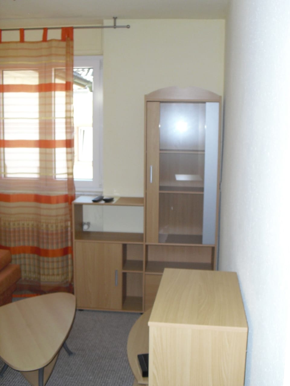 Basic Apartment (Zimmer 6) | Living room | TV