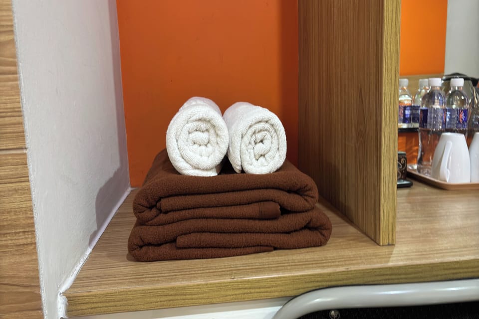 Deluxe Room, 1 King Bed | Premium bedding, individually decorated, individually furnished, desk