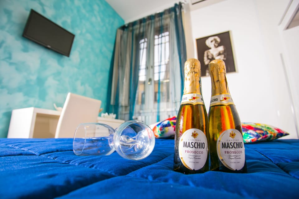 Standard Double Room | Minibar, in-room safe, blackout drapes, soundproofing