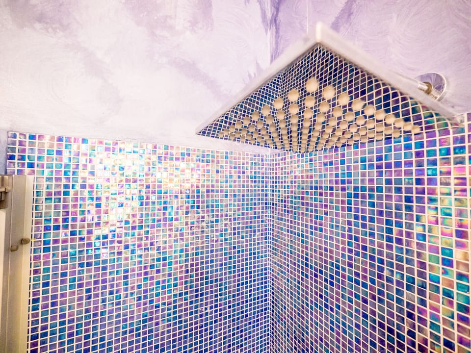 Standard Double Room | Bathroom shower