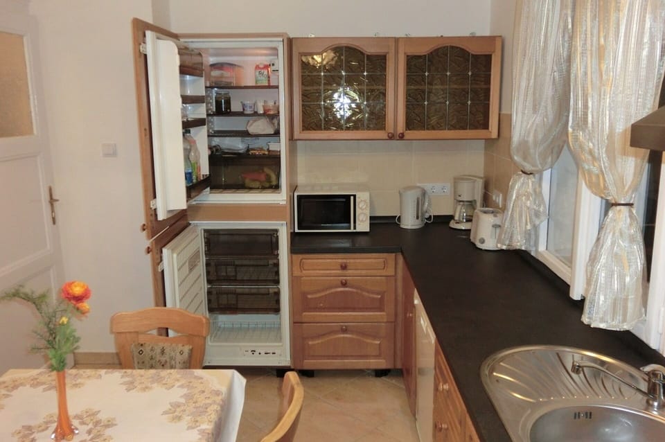 Kitchen completely furnished for 6
