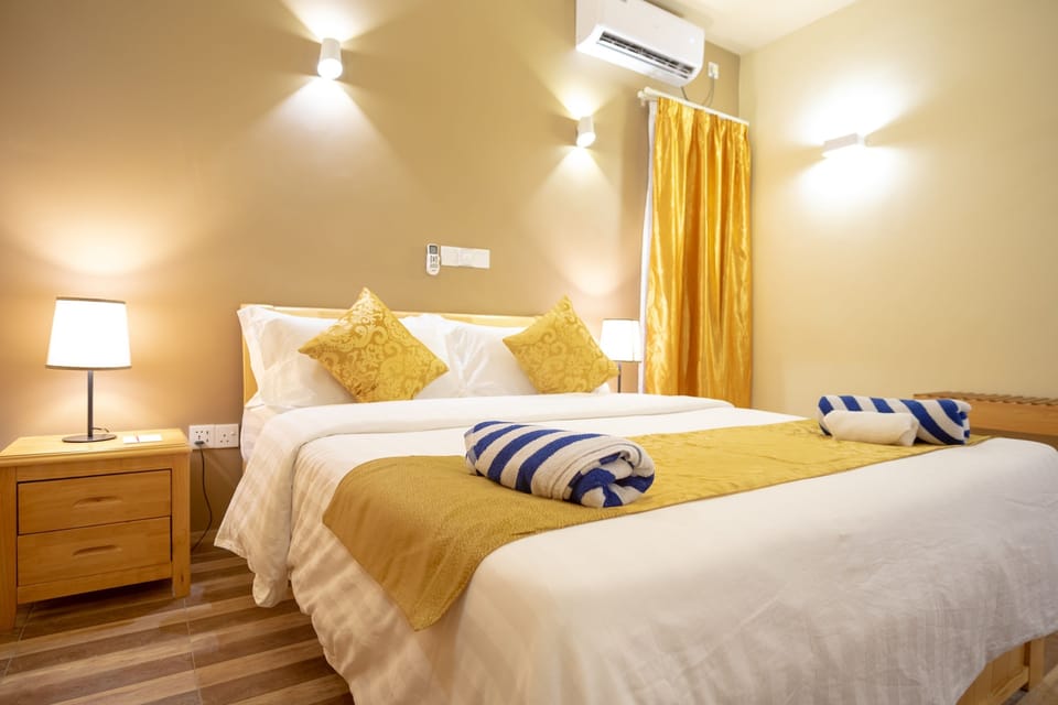 Deluxe Room, 1 Queen Bed, Accessible, Garden View | Minibar, in-room safe, desk, blackout drapes