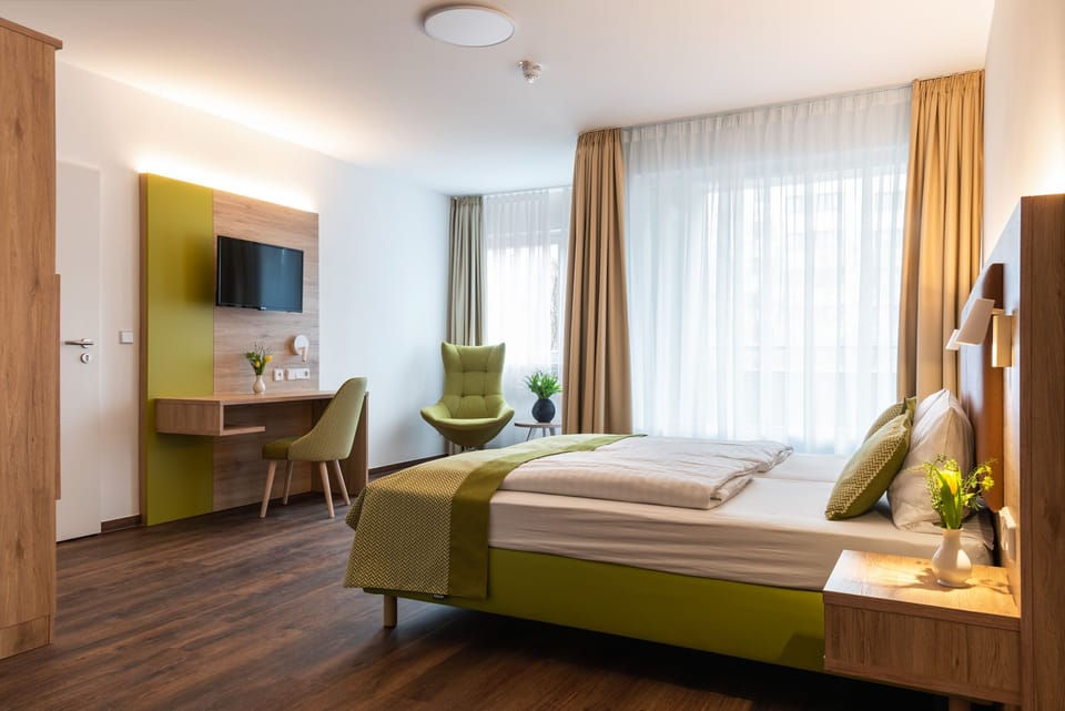 Hypo-allergenic bedding, in-room safe, individually decorated