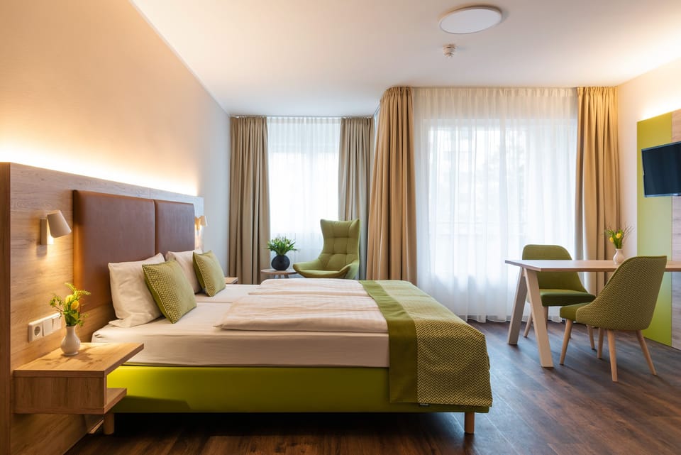 Superior Studio, Kitchen | Hypo-allergenic bedding, in-room safe, individually decorated