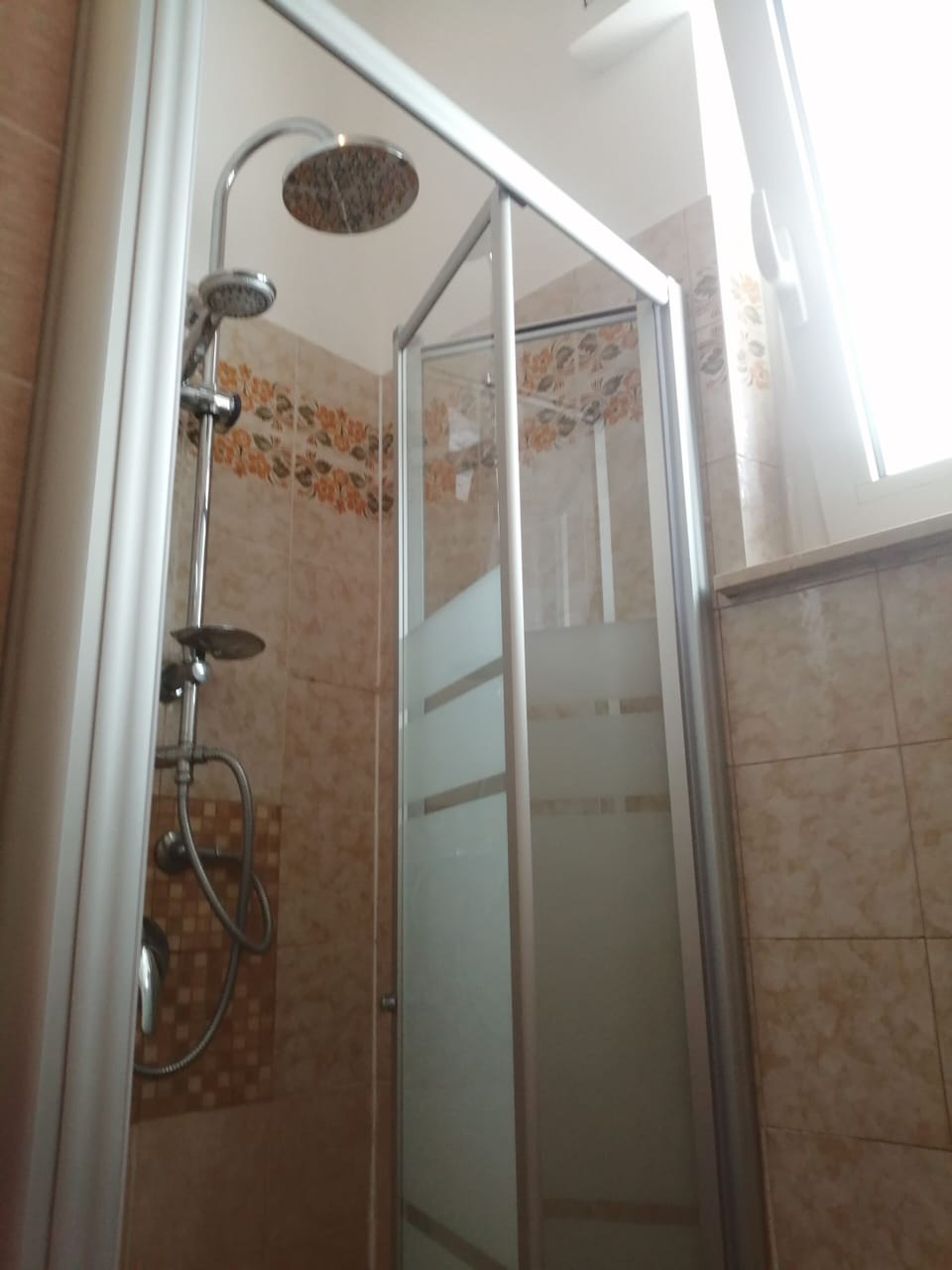 Basic Quadruple Room | Bathroom | Shower, hair dryer, bidet, towels