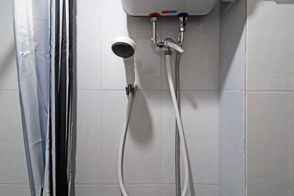 Superior Room | Bathroom | Shower, towels, soap, shampoo