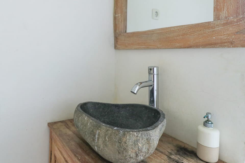 Bathroom sink