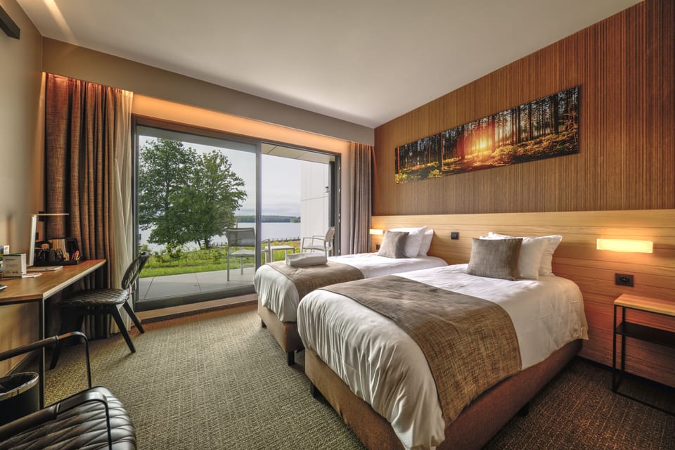 Standard Room, 2 Twin Beds, Lake View | Premium bedding, pillowtop beds, in-room safe, desk