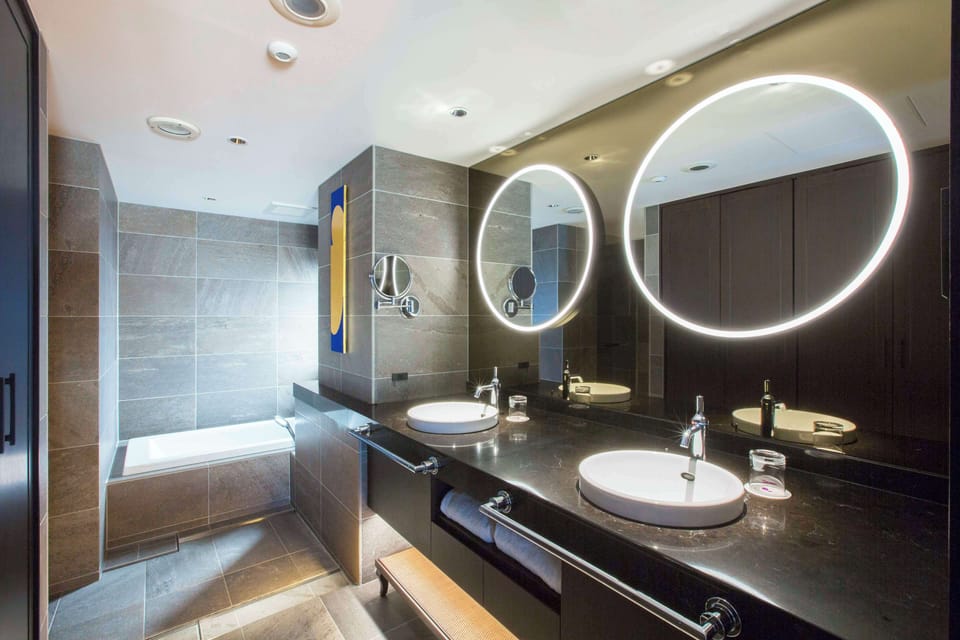 Suite King, Non Smoking | Bathroom | Shower, rainfall showerhead, free toiletries, hair dryer