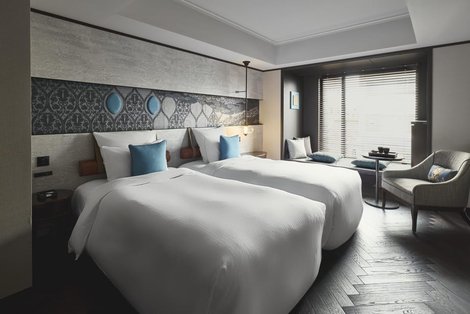Deluxe Room, 2 Twin Beds, Corner | Hypo-allergenic bedding, minibar, in-room safe, blackout drapes