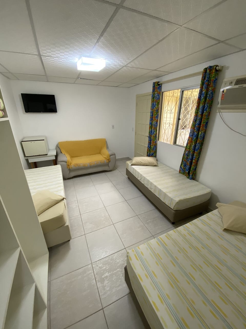 Economy Triple Room | Minibar, free WiFi, bed sheets