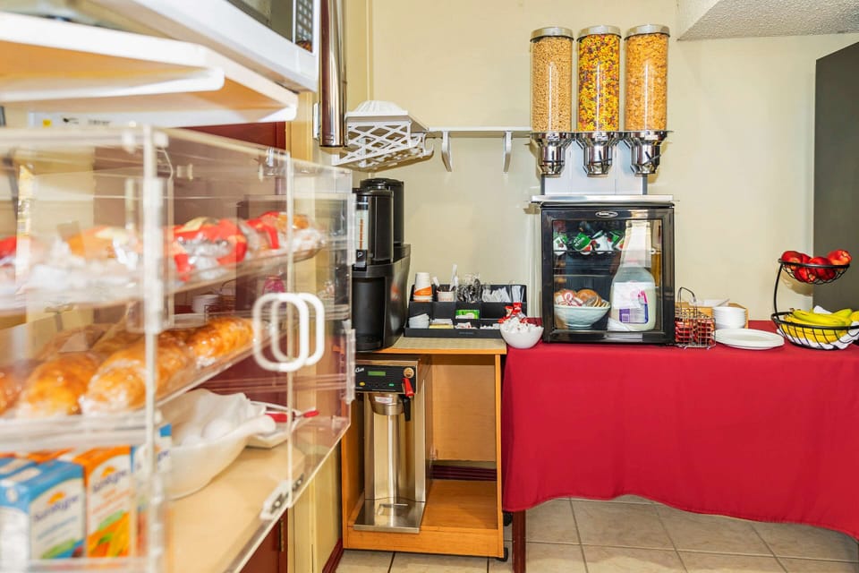 Free daily continental breakfast