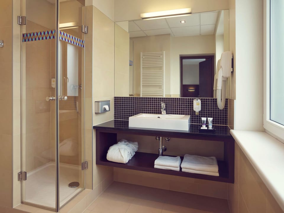 Premium bedding, in-room safe, desk, laptop workspace