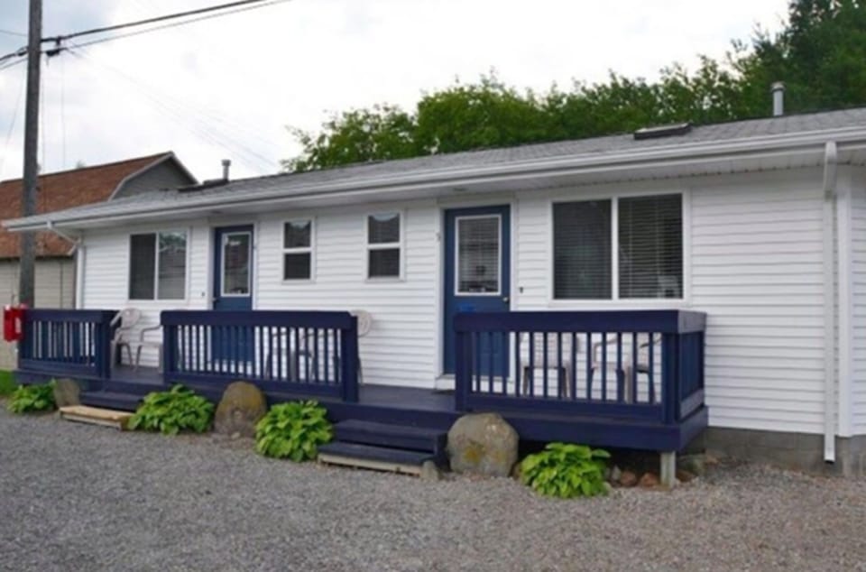 Cabin, 2 Double Beds | Free WiFi, bed sheets