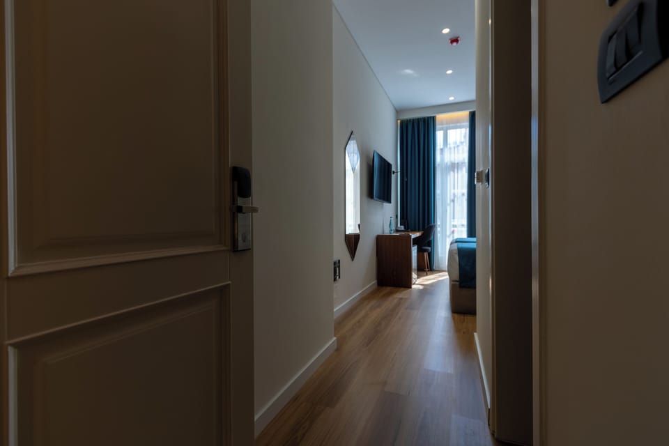 Superior Twin Room | 1 bedroom, premium bedding, in-room safe, desk