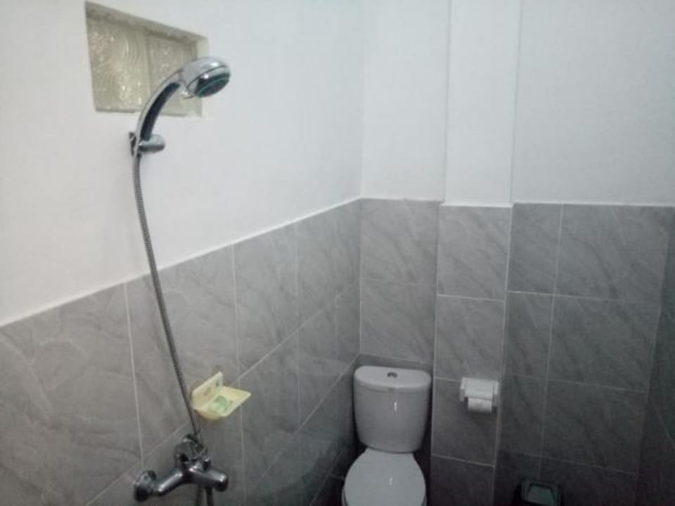 Standard Double Room, 1 Bedroom, Garden View | Bathroom | Shower, rainfall showerhead, free toiletries, hair dryer