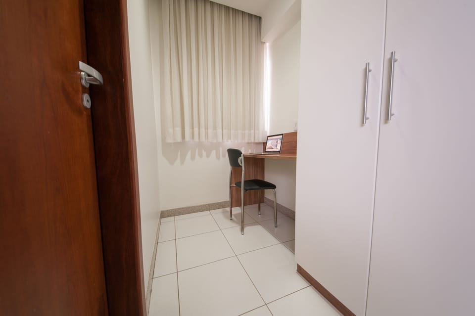 Shower, free toiletries, towels