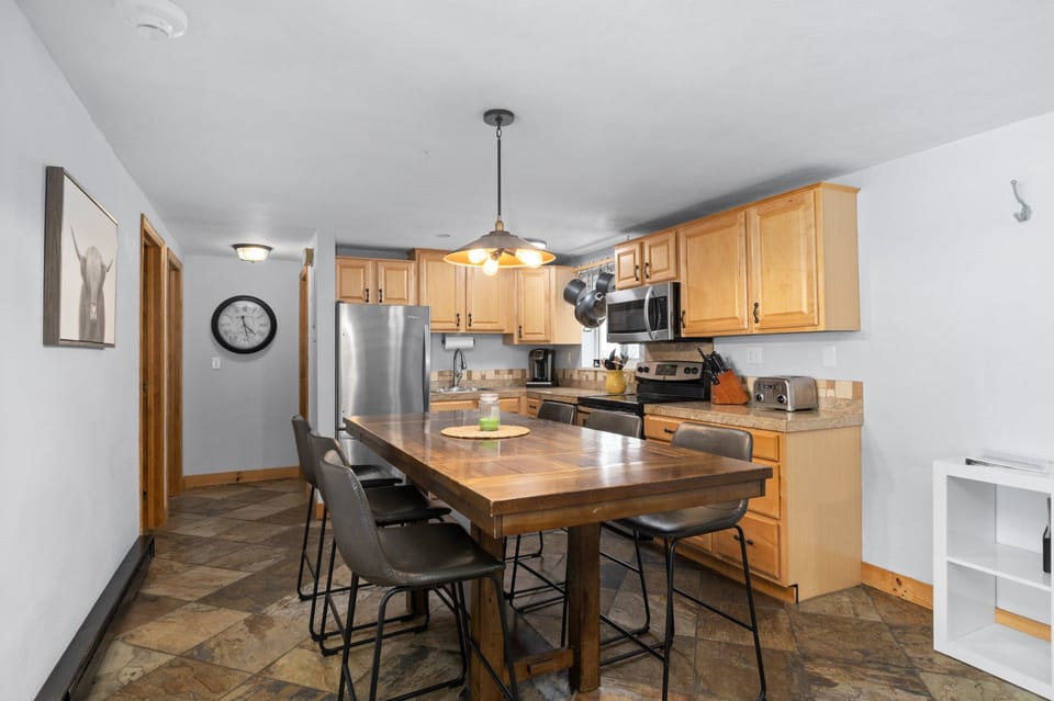 Nicely updated kitchen and dining area