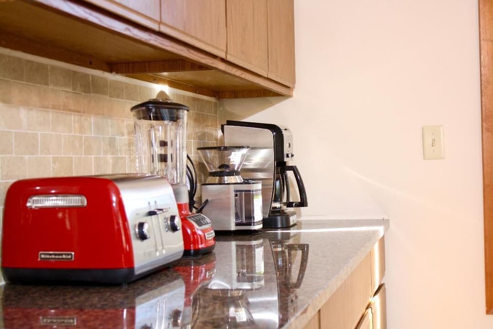 Kitchen - 4 piece toaster, blender, coffee maker, coffee bean grinder