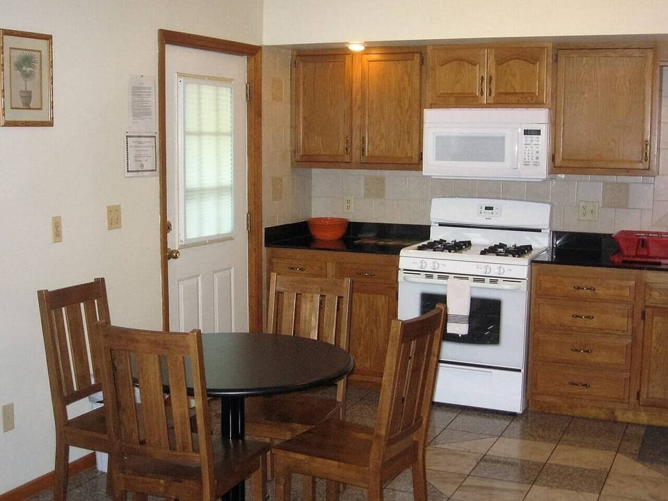 Fully equipped eat-in kitchen with gas stove, over the range microwave, dishwasher and full size refrigerator with automatic ice maker.