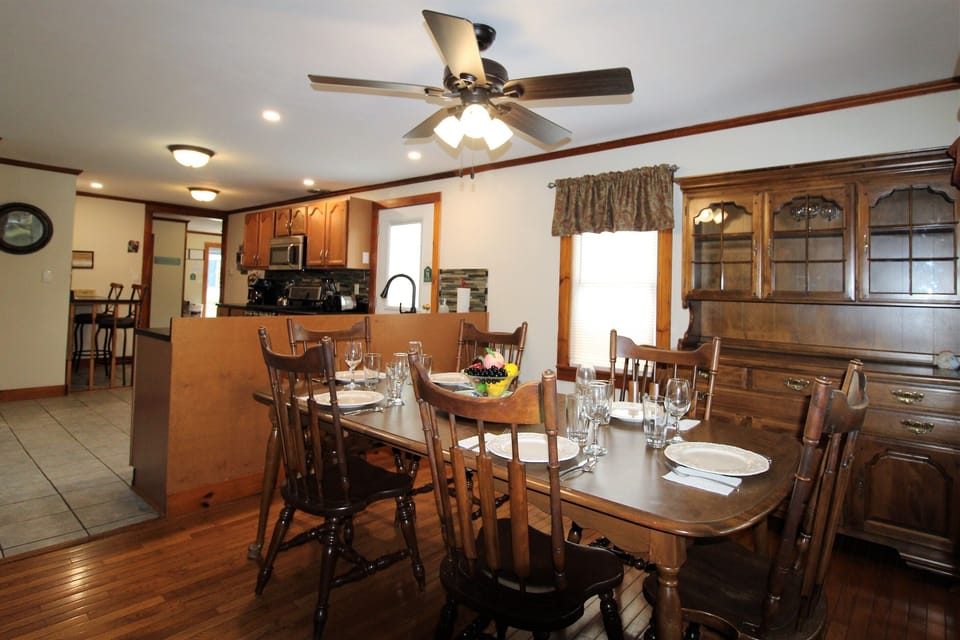 Open floor plan kitchen and dining area
