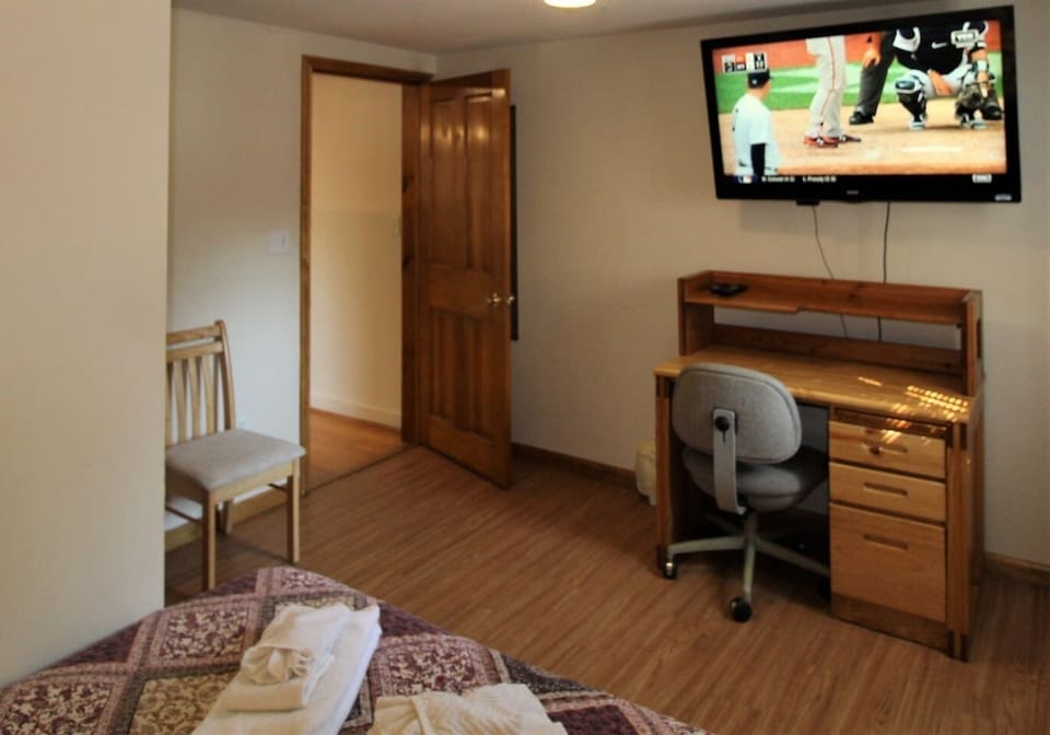 Bedroom #3 - All bedrooms have 43" (or larger) Roku Smart TV's