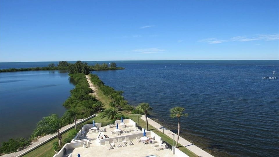 Extra pool seating area over looking trail and the Gulf 