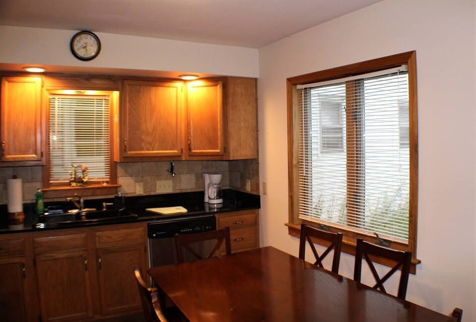 Dining area in kitchen