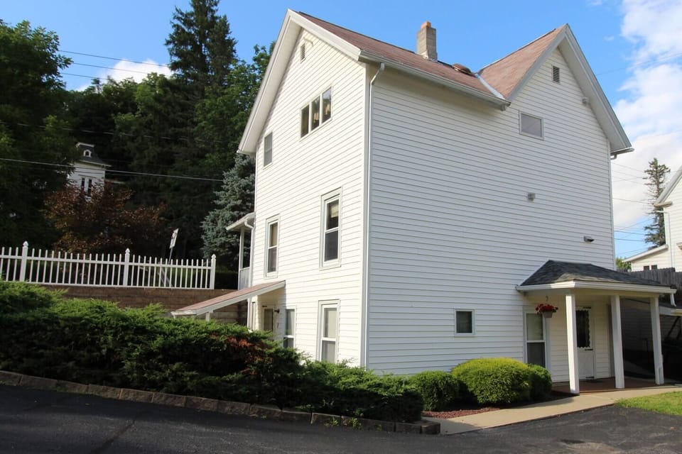1st Baseman is the lower level apartment in this 3-apartment home.  It has its own private BBQ area and patio