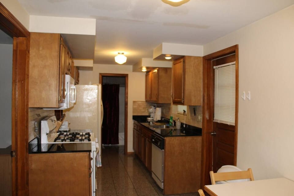 Granite countertops, dishwasher and refrigerator with automatic icemaker are features of this fully equipped kitchen