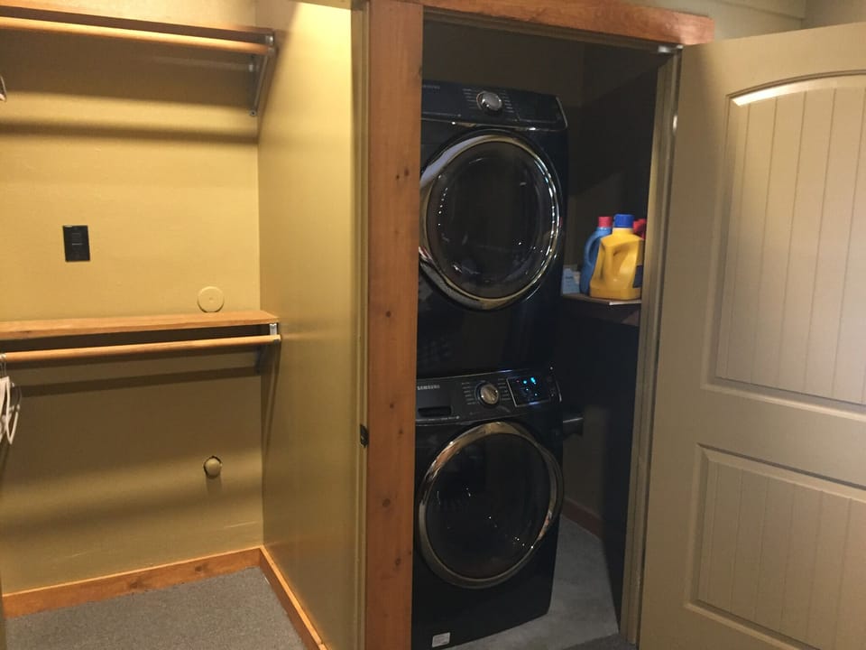 Washer/Dryer and Closet 