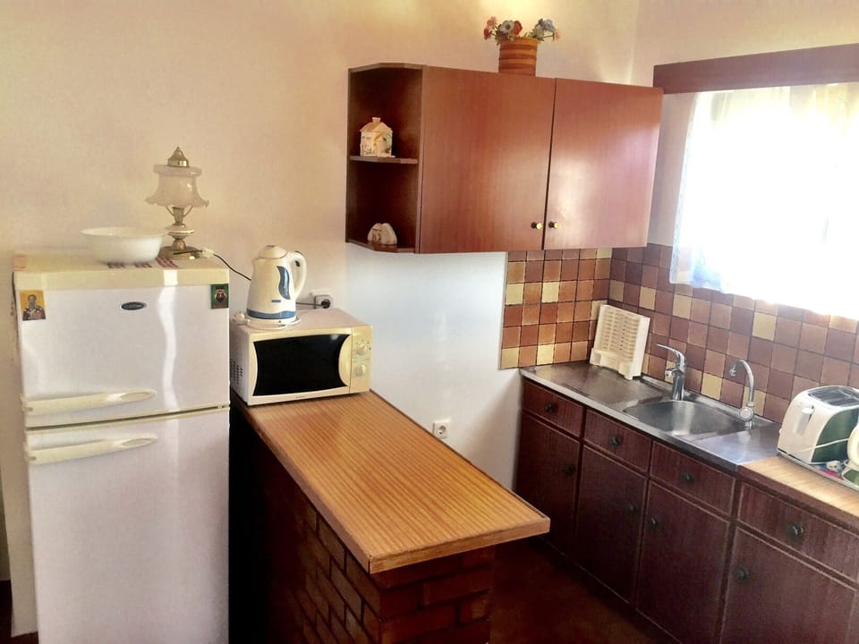 Comfort Apartment | Soundproofing, iron/ironing board, cribs/infant beds, rollaway beds